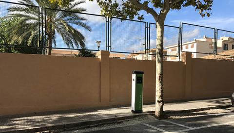 Punt de recàrrega per als vehicles elèctrics i bonificació de l’impost als cotxes elèctrics i híbrids