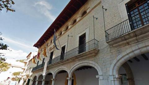 L'Ajuntament baixa un 7% la taxa de fems i aprova la reducció de més del 65% del deute municipal